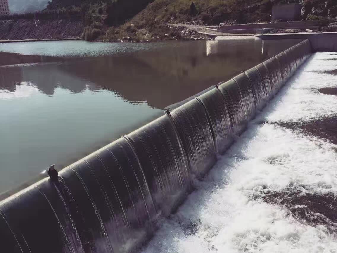 Barreras contra inundaciones Presa de goma Presa inflable llena de agua